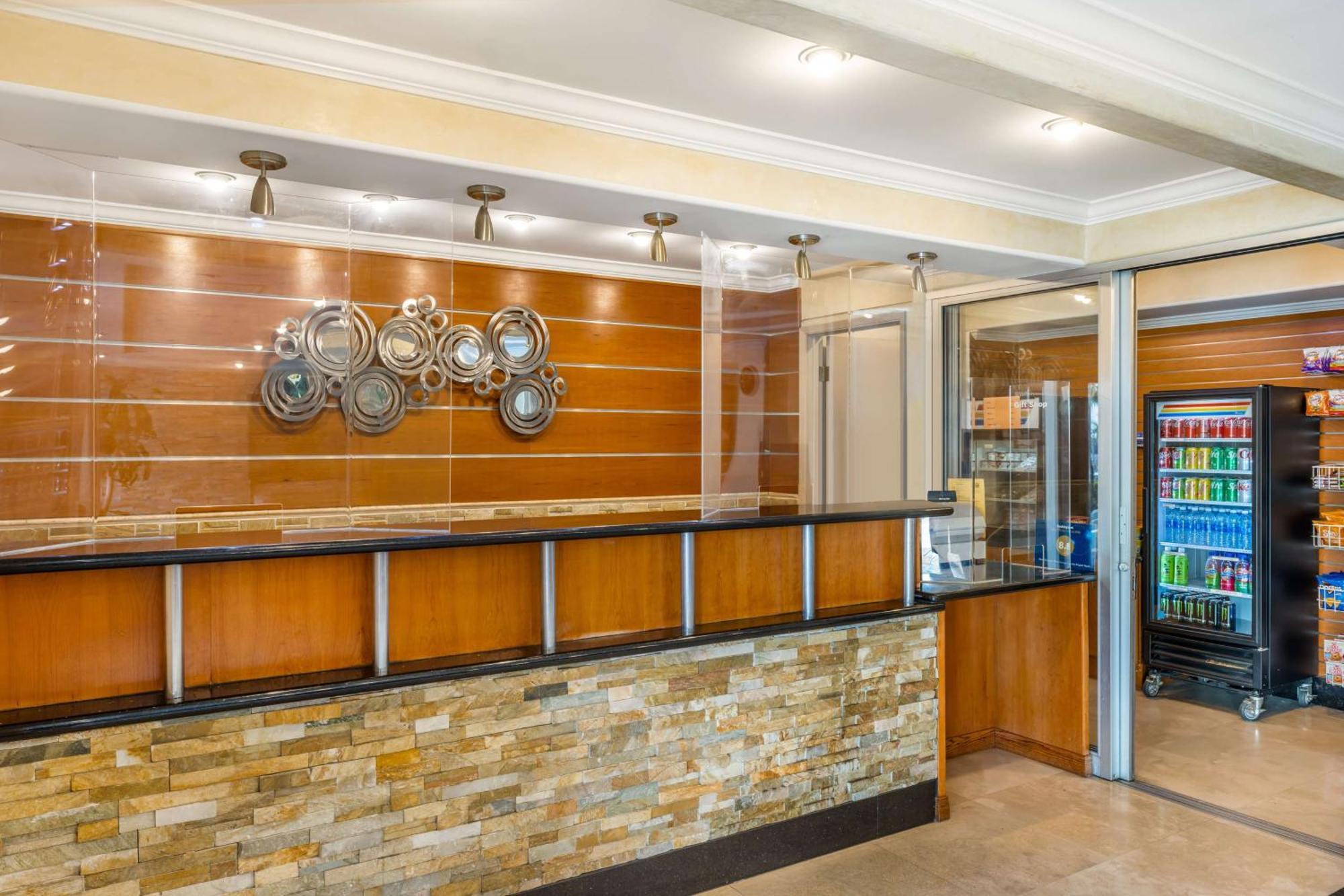 Best Western Plus Orange County Airport North 3*