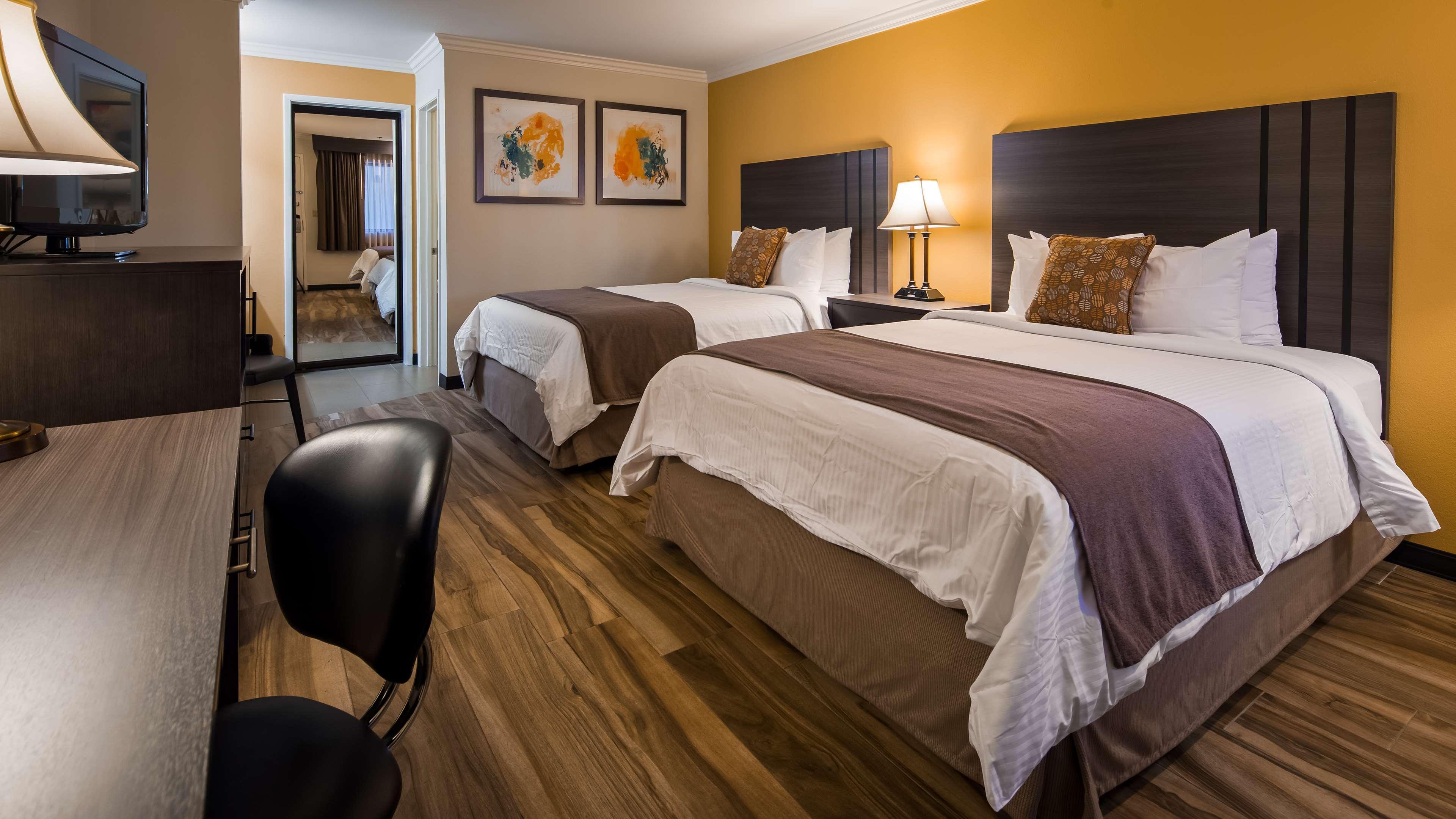 Hotel Western Orange County Airport North 3*
