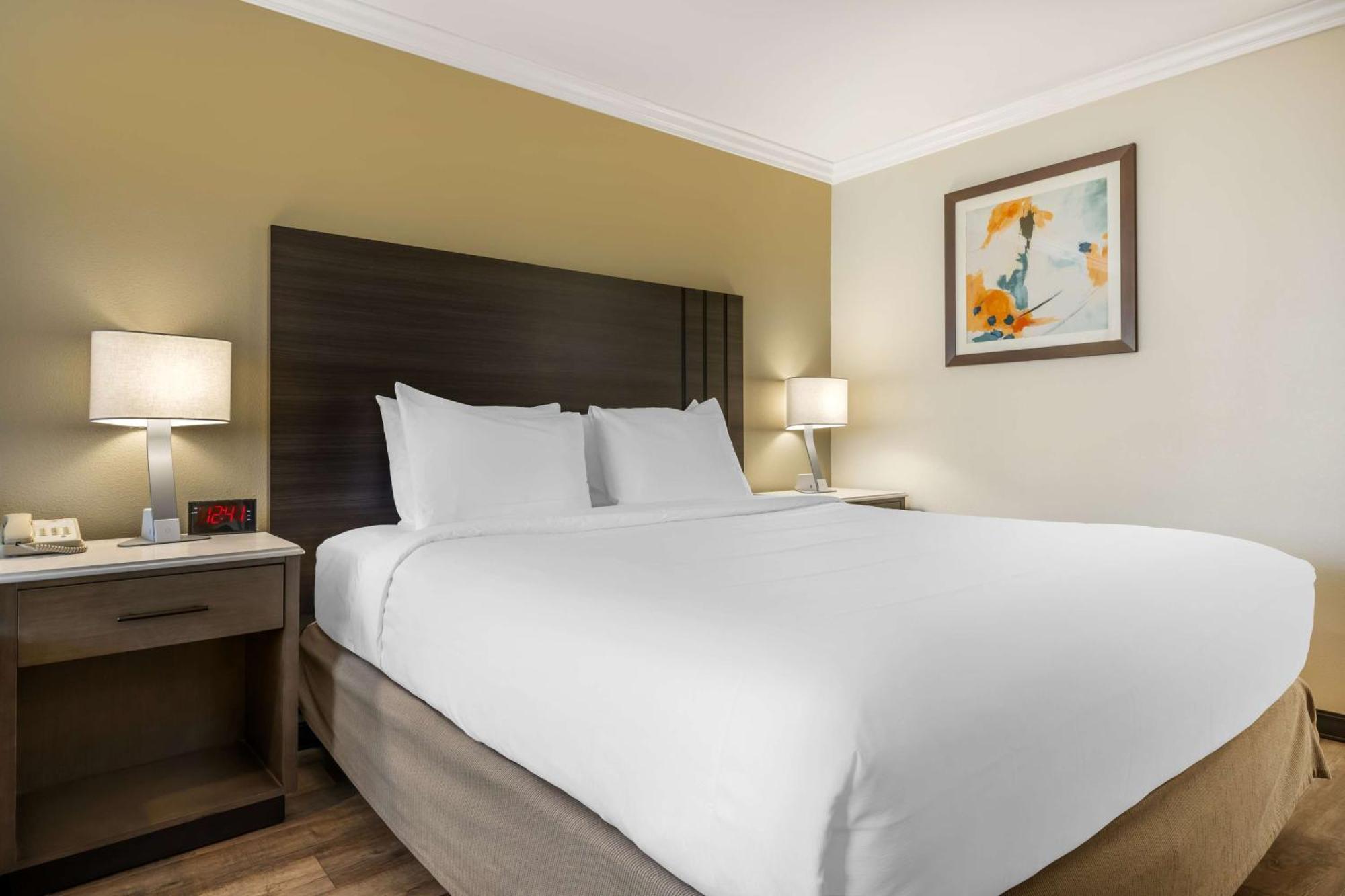 Western Orange County Airport North Hotel 3*