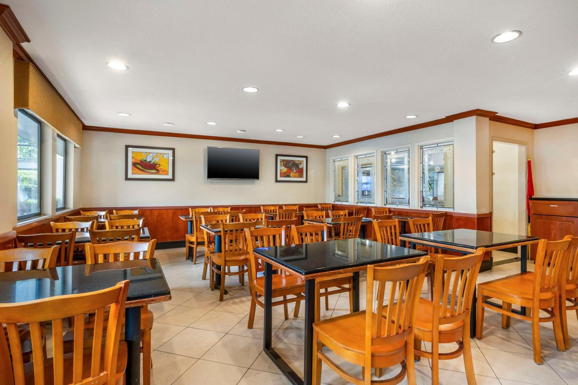 Western Orange County Airport North Hotel