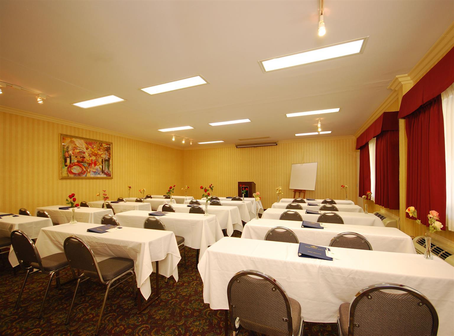 Western Orange County Airport North Hotel