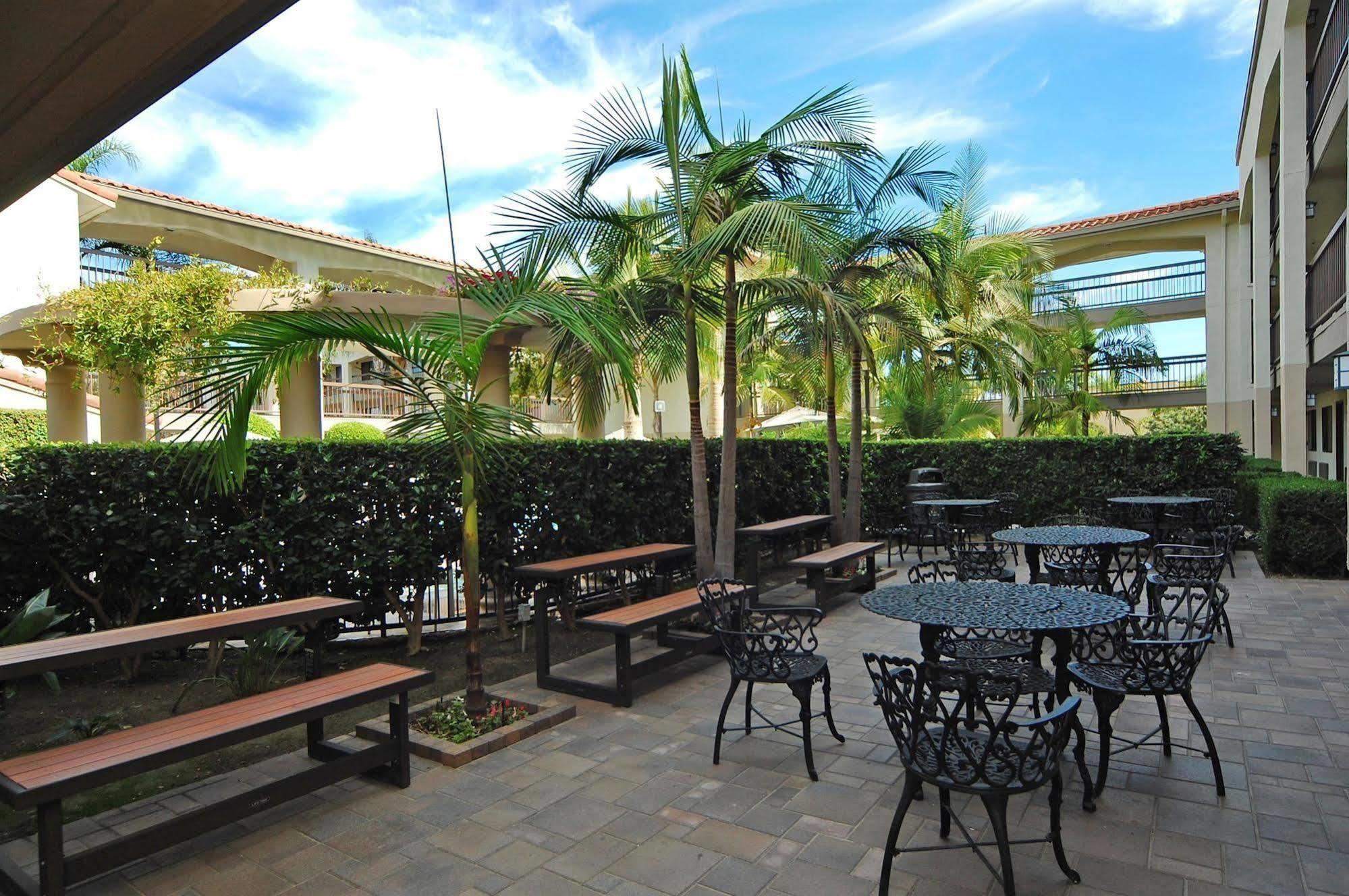 Western Orange County Airport North Hotel 3*