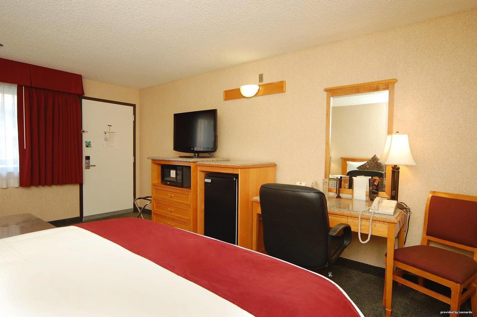 Western Orange County Airport North Hotel